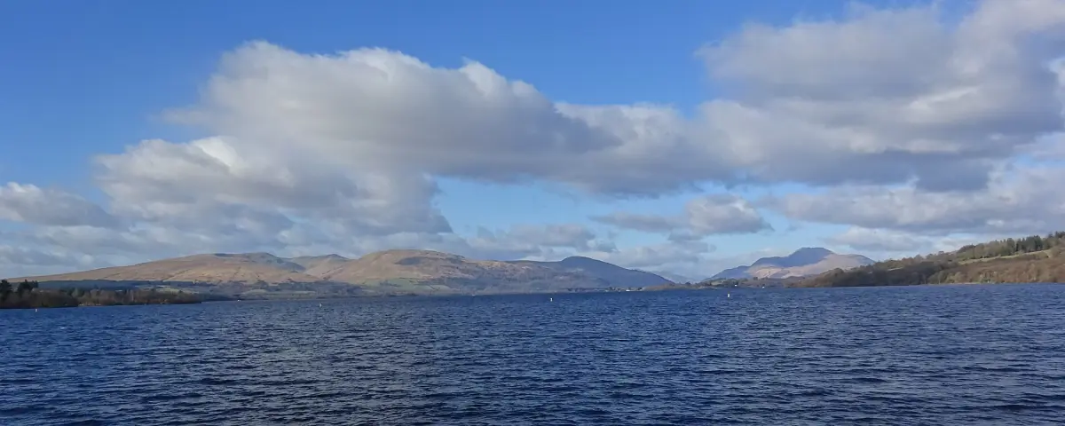 Ben Lomond und der See vom Anleger Balloch