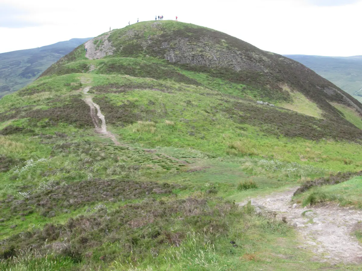 Wandernde auf dem Gipfel des Conic Hill